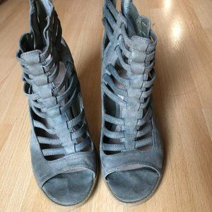 G by Guess Olive Green Peep Toe Heels